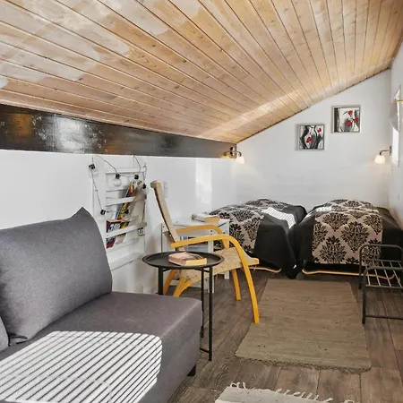 2 Bedroom Awesome In Vaeggerlose شقة Bøtø By