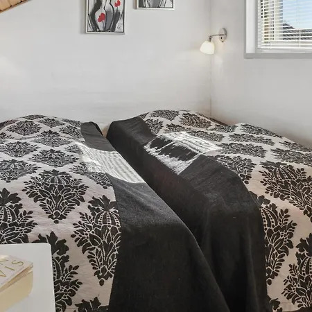 شقة 2 Bedroom Awesome In Vaeggerlose Bøtø By
